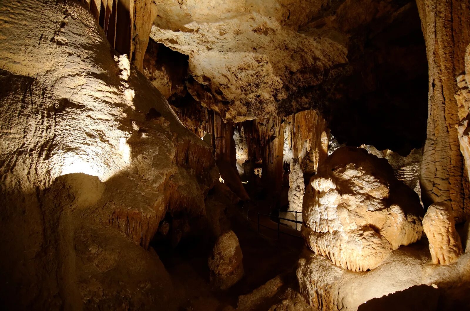 Пещера Лурей Вирджиния. Пещеры Вест Вирджиния. Искусственные пещеры. Пещеры Долины Валбоны.