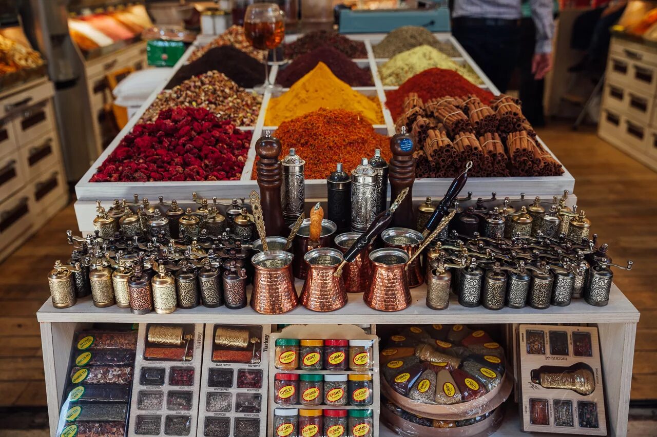 Где купить турецкие. Араста базар в Стамбуле. Рынок Араста в Стамбуле. Турецкий рынок в Стамбуле. Стамбул сувениры.