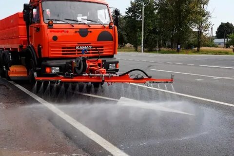 Машина моющая дороги