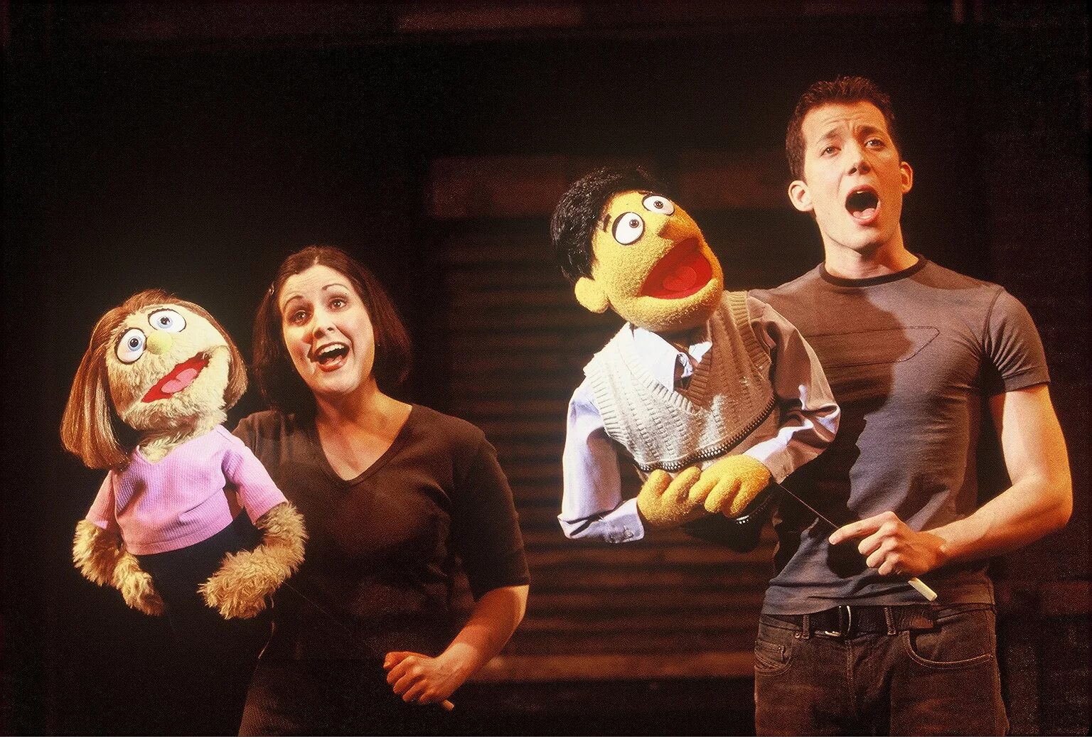 Life is theater. Театр кукол на Бродвее. Ревю (театр). Avenue q. Куклы пародии.