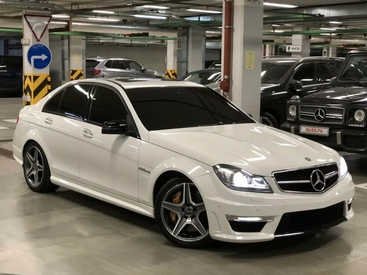 Мерседес 204 купить. Мерседес w204 AMG. Мерседес c63 AMG w204. Мерседес с 63 АМГ 204. Mercedes w204 AMG белый.