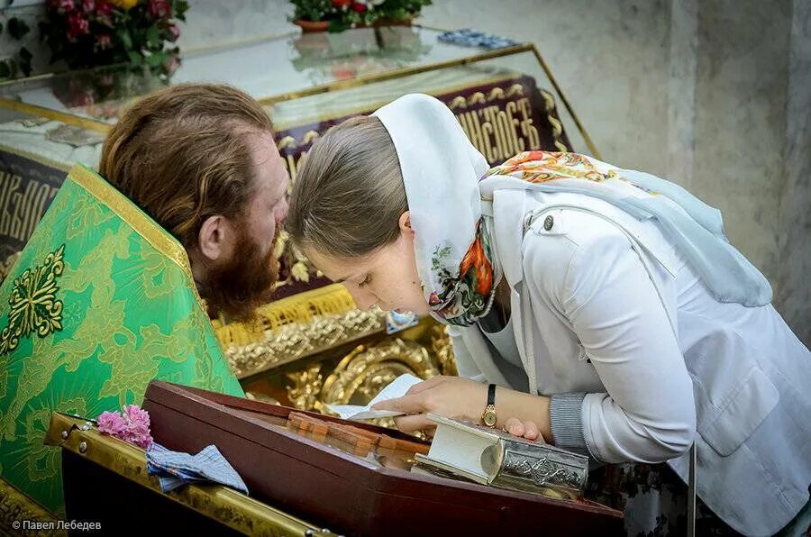 Можно ли после исповеди причаститься. Таинство исповеди в православии. Покаяние в храме. Исповедь в храме. С покаяние и Исповедь.