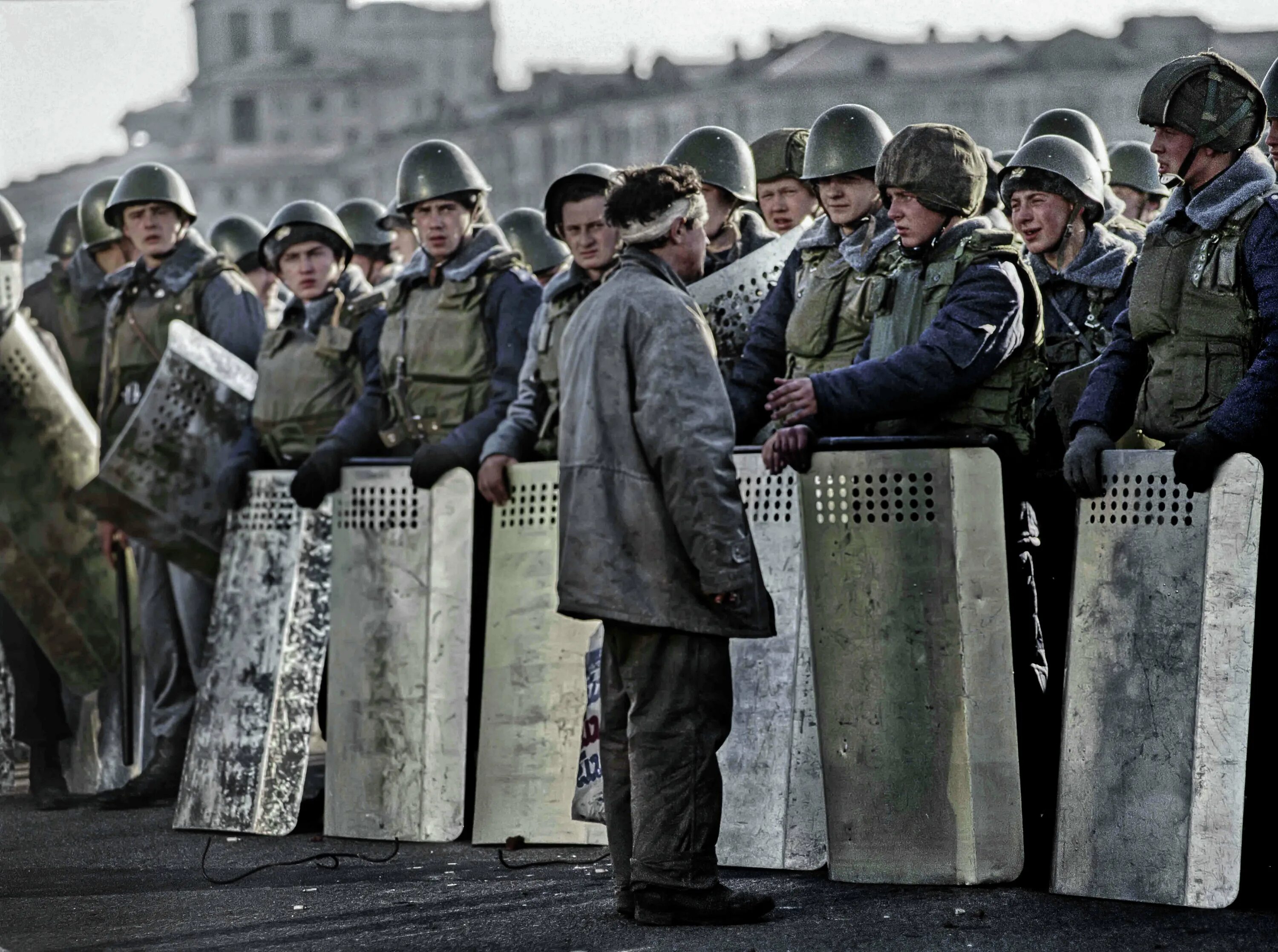 Осада останкино. Октябрьский путч 1993. Октябрьский путч 1993 белый дом. 1993 Год Москва белый дом штурм.