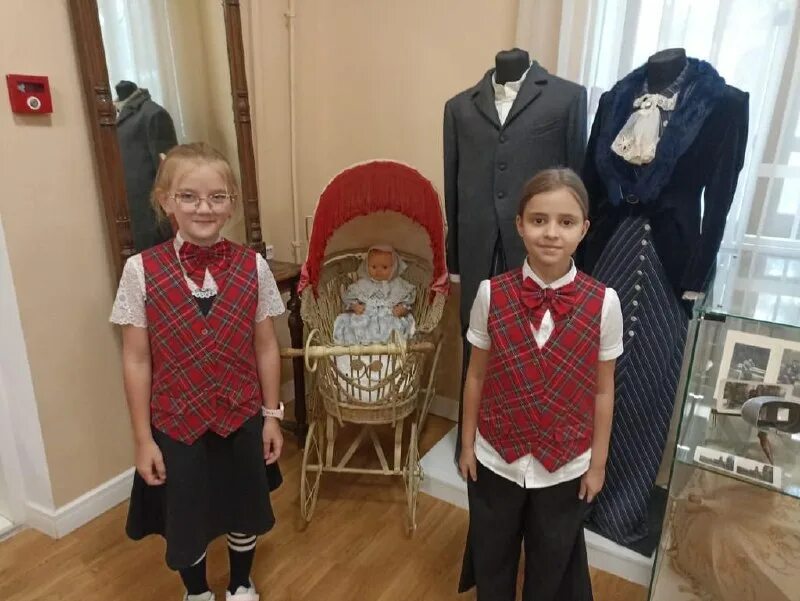 классического лицея ростова на дону. священник в школе. элитарный лицей в ростове. выпускник в полный рост. 1 классический лицей в ростове-на-дону на балакирева.