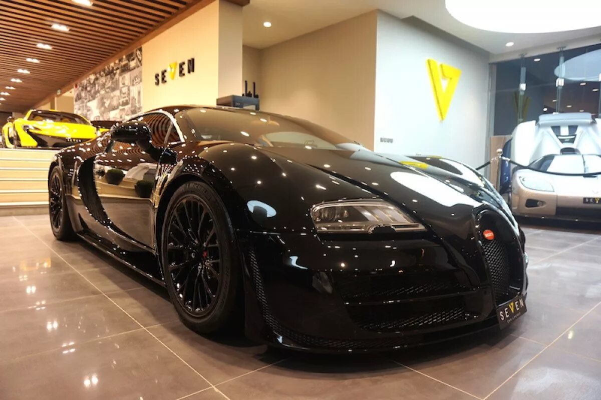 Сколько лошадиных сил в бугатти. Bugatti Veyron 16.4 super Sport Black. Бугатти Вейрон супер спорт черный. Бугатти Вейрон черная. Bugatti Veyron черный.