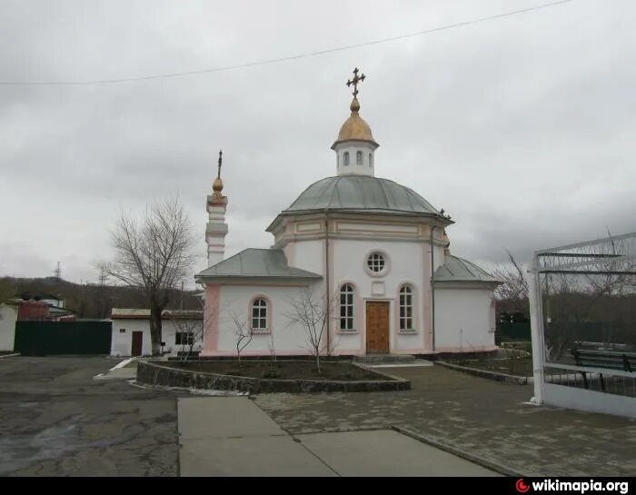 Храм камень рыболов приморский край. Храм в большом камне. Большой камень библиотека. Пристройка к храму. Храм в большом камне.