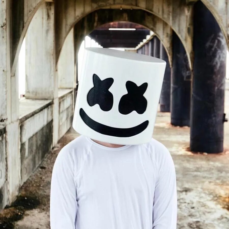 Мертвый смайлик. Человек с глазами крестики. Мaска маршмеллоу - marshmello. Глаза крестики. Чел с крестом.
