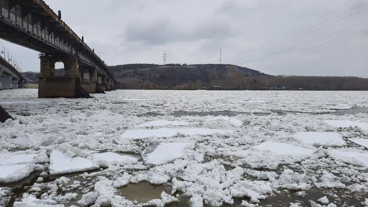 Ледоход в нижнем новгороде 2024. Ледоход в Кемерово 2022. Ледоход на Волхове 2022. Ледоход в Кемерово 2023. Тюмень ледоход 2023.