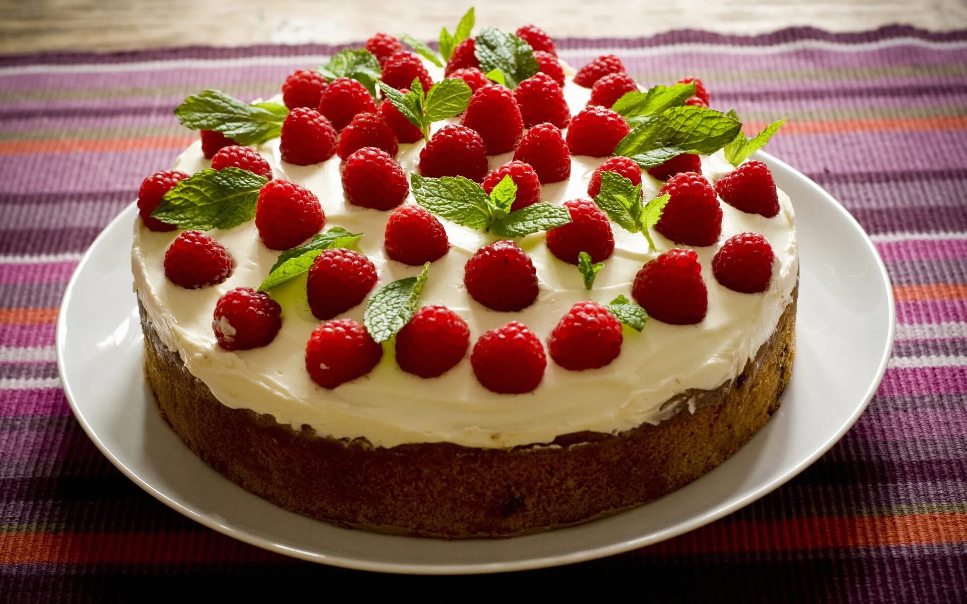 Cake com. Красивые торты. Тортики картинки красивые. Вкусные тортики. Красивый бисквитный торт.