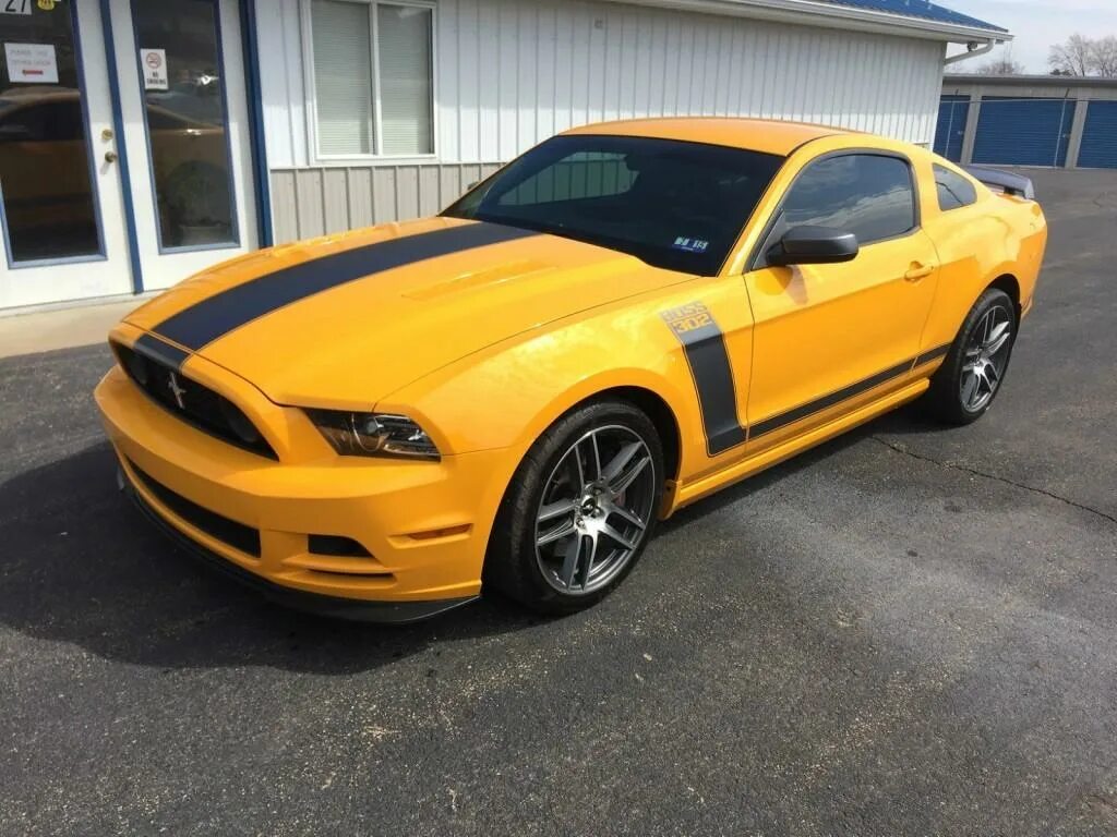 Мустанг сколько рублей. Ford Mustang Boss 302 Laguna Seca. Мустанг Челябинск машина. Самый дешевый Форд Мустанг. Мустанг машина за 8 мл.