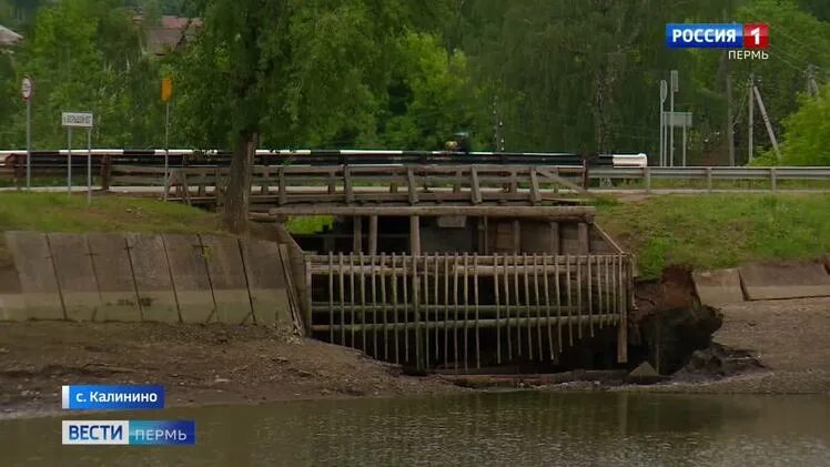 Почему прорвало дамбу в орске кто виноват. Прорыв дамбы. прорыв плотины. прорвало дамбу. дамба прорвалась.