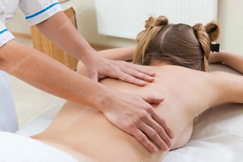 Массаж детям. Массаж девочкам подросткам видео. Массаж живота девочке. Массаж девочки подростка. Подростковый массаж тела.