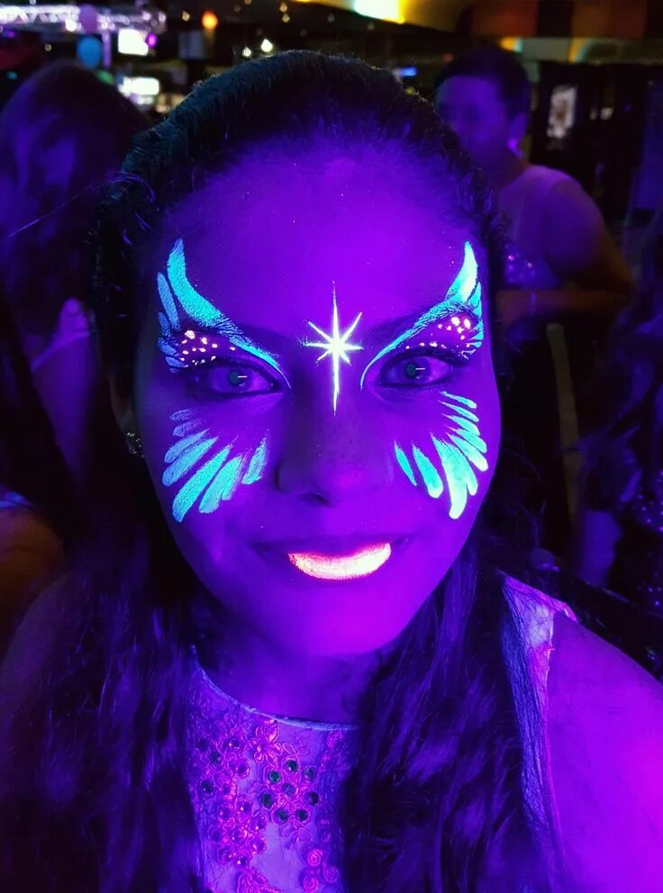 Glowing макияж. Флуоресцентный грим. флуоресцентная краска. неоновый грим. флуоресцентный макияж.