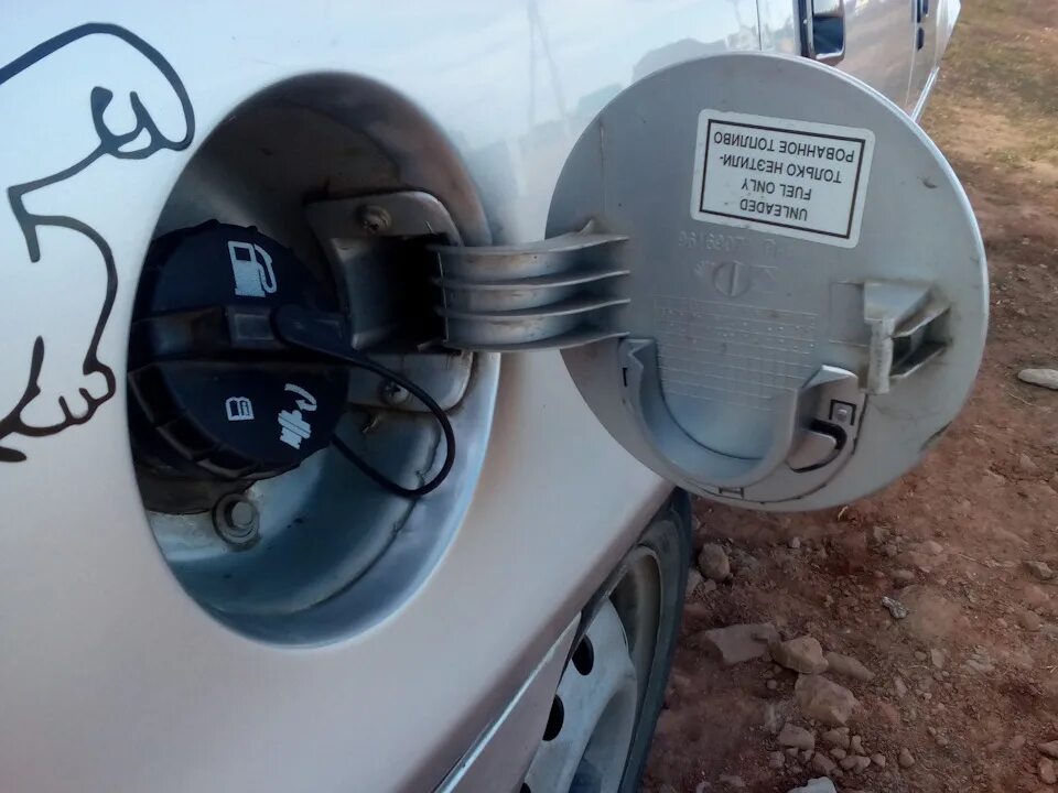 Крышка бензобака дэу. 8 артикул. Крышка бензобака на daewoo nexia. Крышка бензобака на нексию 2000 артикул. Крышка топливного бака матиз 0.