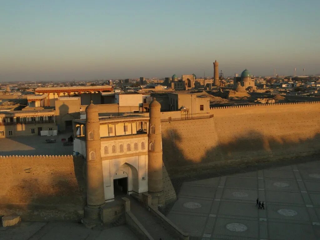 Арк бухара эмир. Крепость арка в бухера. Бухара крепость арк дворец эмира. Узбекистан бухара арк. Музеи крепости арк бухара.