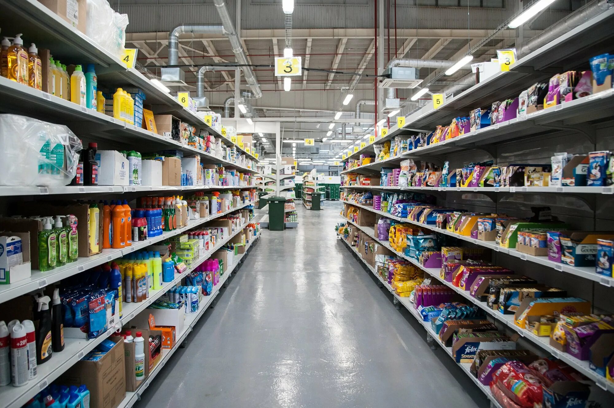 Товары едут в даркстор мегамаркет. Даркстор перекресток впрок. Даркстор мегамаркет. Что такое даркстор (dark store)?. Dark store самокат.