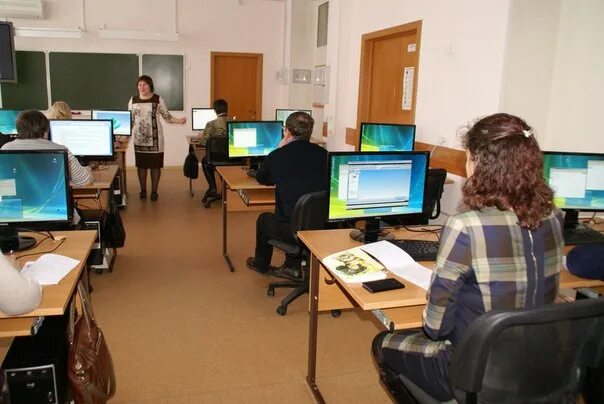 Преподаватель техникума вакансии. Преподаватель колледжа. Учитель в колледже. Преподаватели техникума. Преподаватели ПСХК.