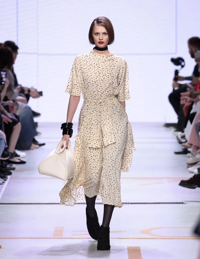 показ мод 2000. лена васильева дизайнер. быстрая мода. модные показы 98 года. лучшие лена моды.