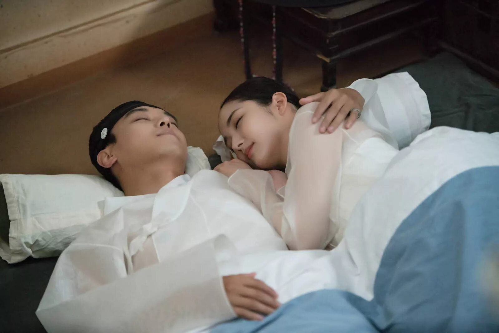 Сериал королева чорин. Сон семь дней. Sleep inertia. Лозунг про сон. Что будет если не спать 7 дней.