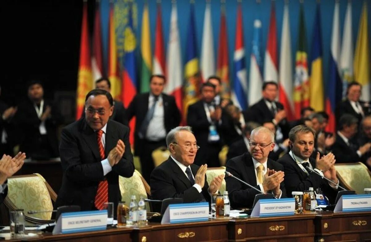 Международное признание казахстана. Казахстан председатель ОБСЕ. 2010 Год саммит ОБСЕ. Саммит в Казахстане. Казахстан в мировом сообществе.