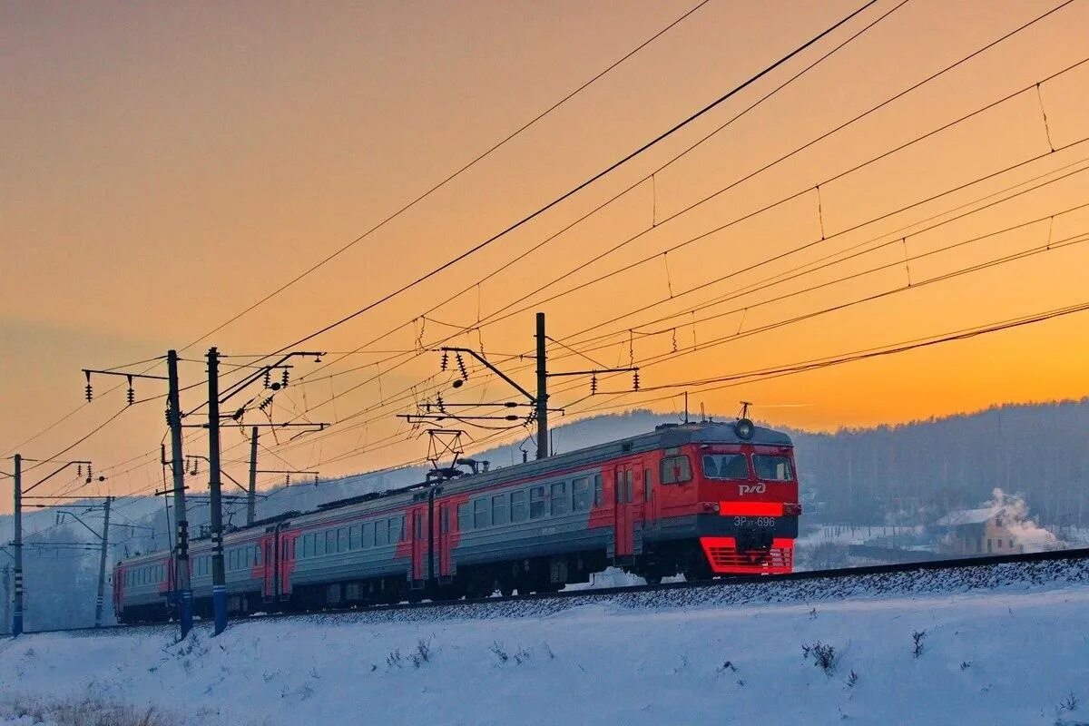 Электричка ижевск пычас на сегодня. Железнодорожный транспорт в удмуртии. фирменный поезд содружество. поезд ижевск. пригородный поезд содружество.