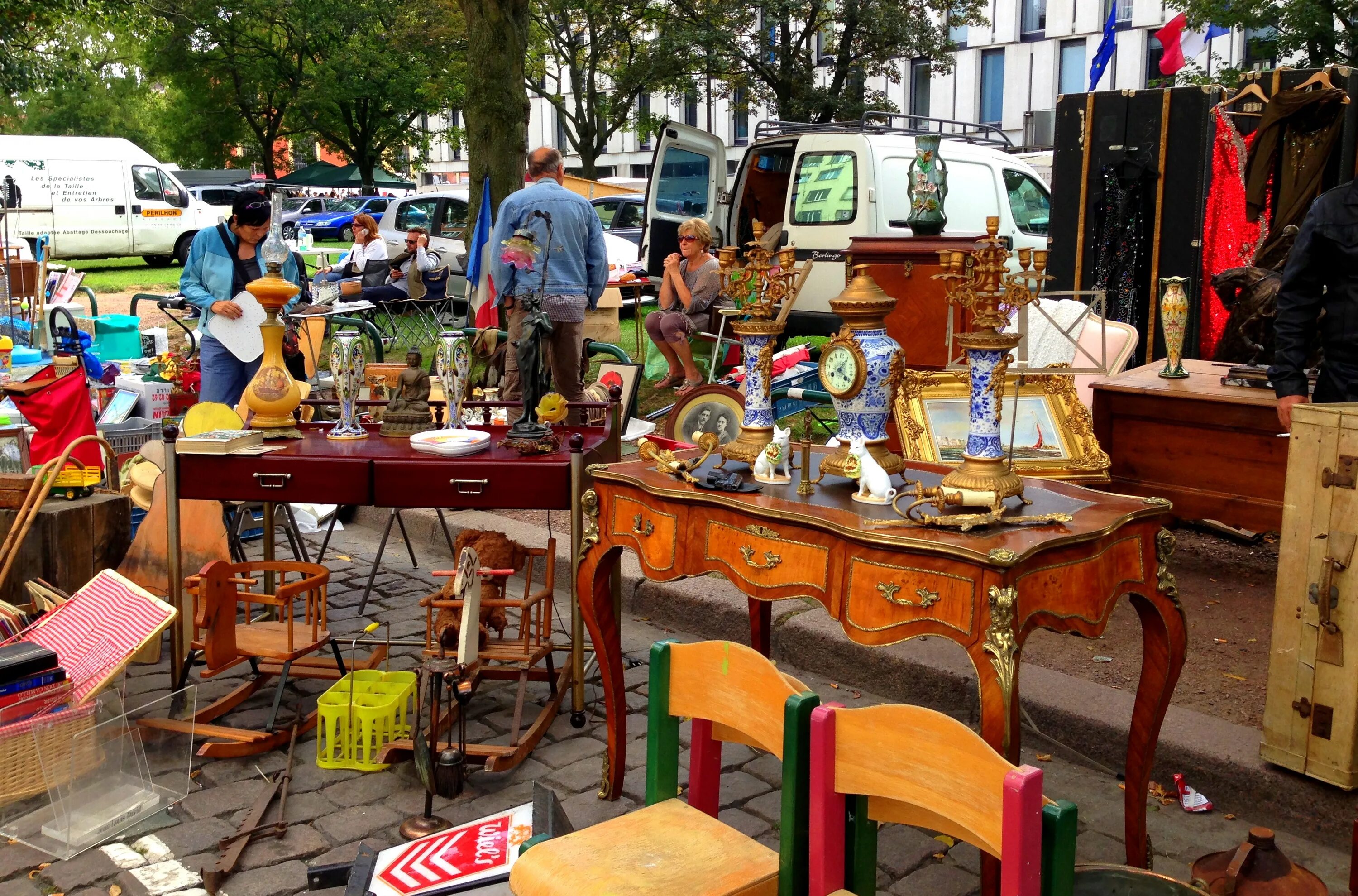 Блошиный рынок в Лилле (Braderie de Lille). Блошиные рынки в Стокгольме. Блошиные рынки Европы. Антикварный рынок. Блошиный рынок 1