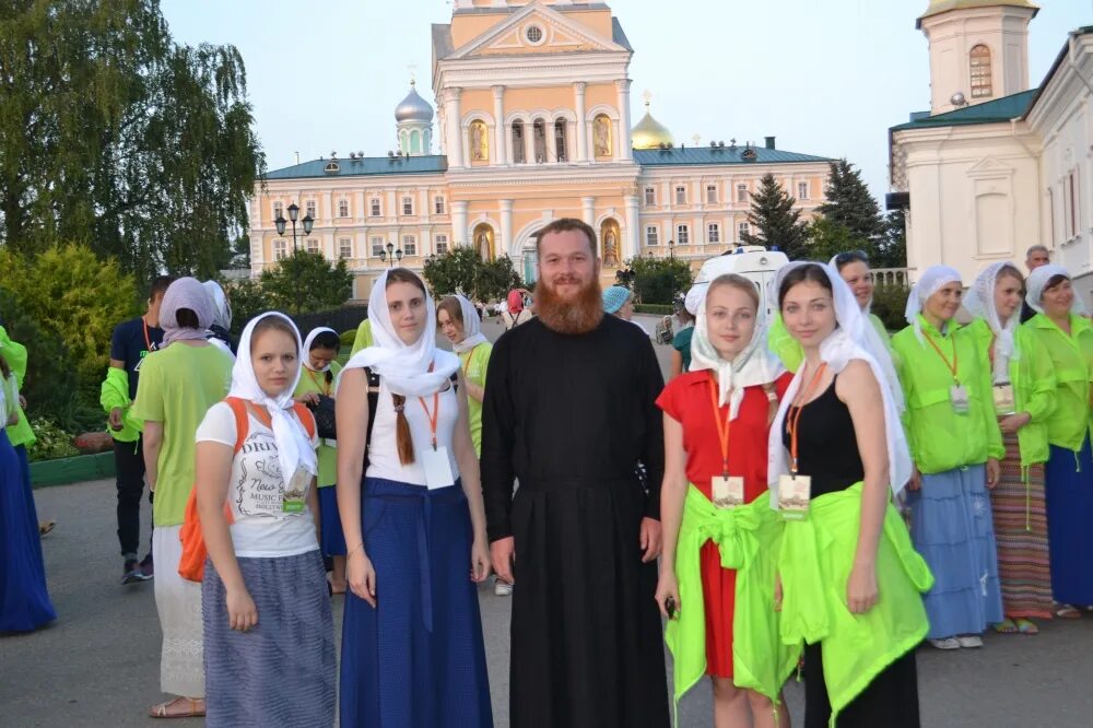 Паломники в Дивеево летом. Волонтеры в Дивеево. Дивеево Пенза. Дресс код в Дивеево. Новости дивеево сегодня