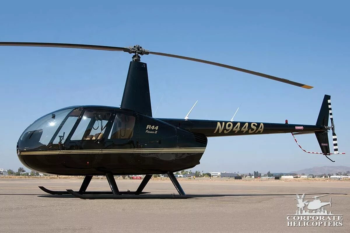 Robinson r44 raven ii. Robinson r44. Робинсон р 44. Вертолет robinson r44. Робинсон р 44.