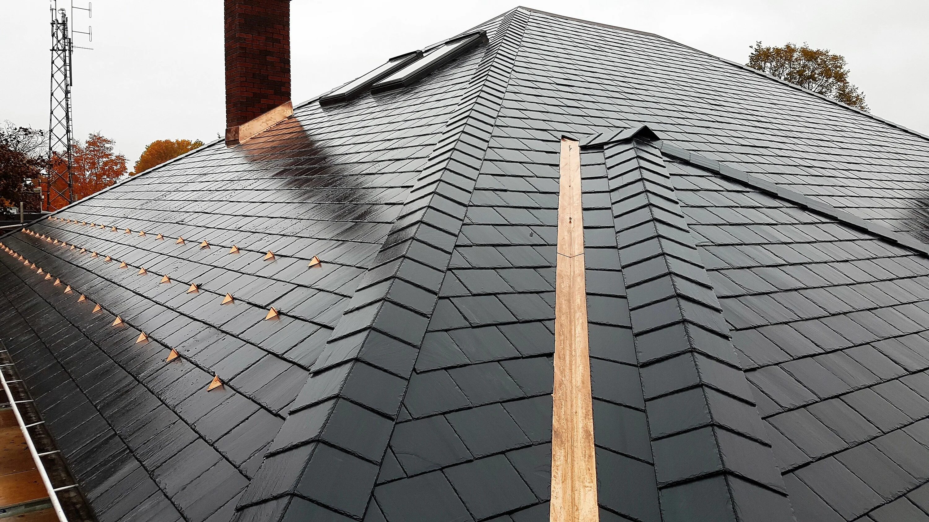 Черепица из шифера. Slate Roof Slate Roof. Шиферная черепица для кровли. Английская черепица сланцевая. Шиферная черепица teamlit.