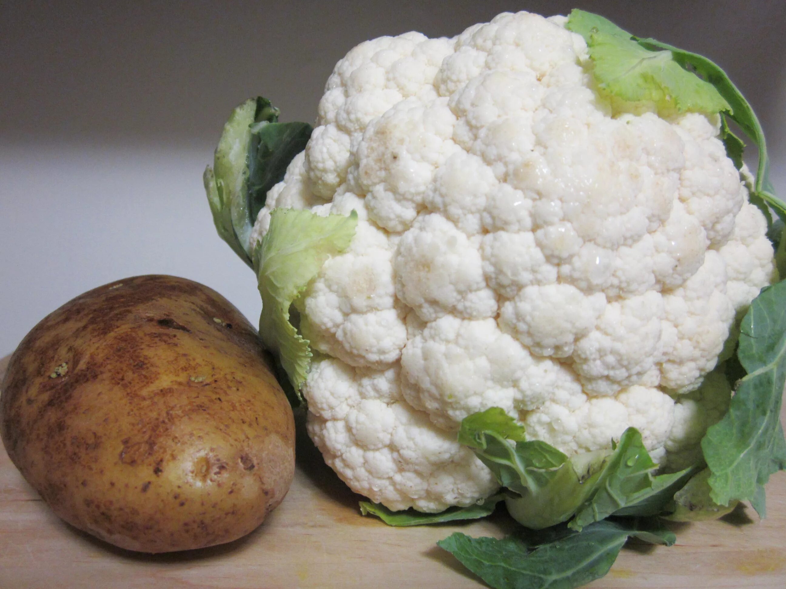 Картофельно капустная диета. Картофель и капуста. Овощ похожий на цветную капусту. Картошка с капустой.
