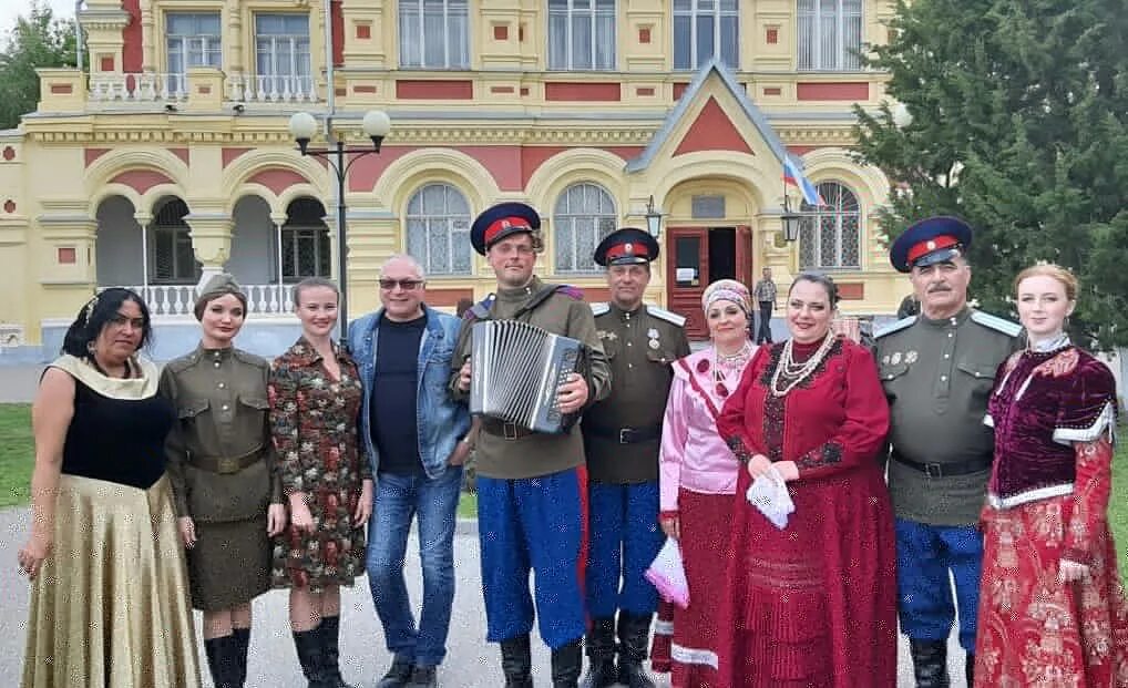 Донской казачий театр Волгоград. Казачий драматический театр Новочеркасск. Коллектив казачьего театра. Новости театра сегодня