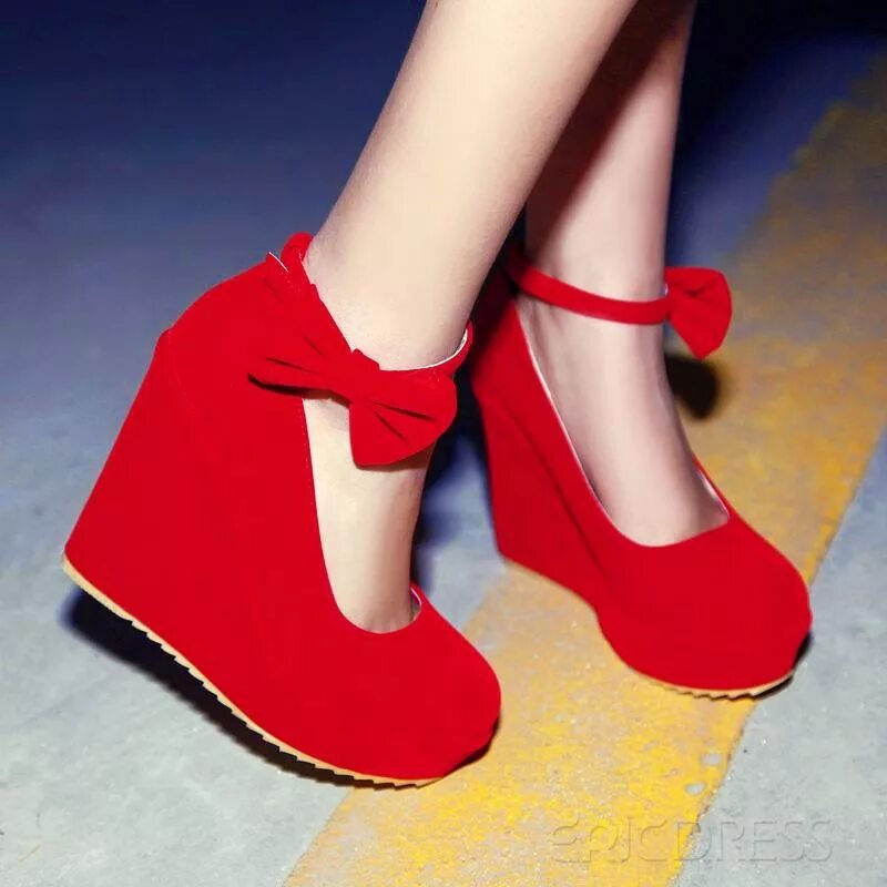 Красные туфли на платформе. Туфли на выпускной. Обувь на платформе красная. Каблуки на выпускной.