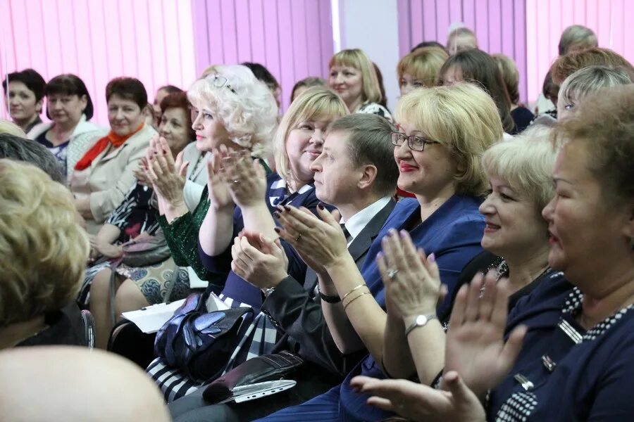 Школа 12 Новомосковск Тульская область. Директор школы 12 Новомосковск. Новомосковск школа 12 учителя. Директор школа 17 Новомосковск. Юбилей 1 школы