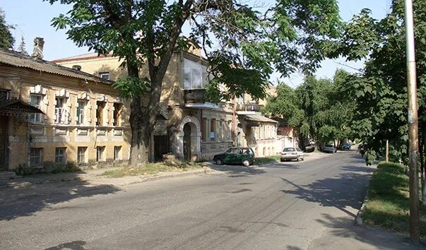 Улицы г пятигорска. Теплосерная улица пятигорск. памятники архитектуры пятигорска. исторические здания пятигорска. старинные здания пятигорска.