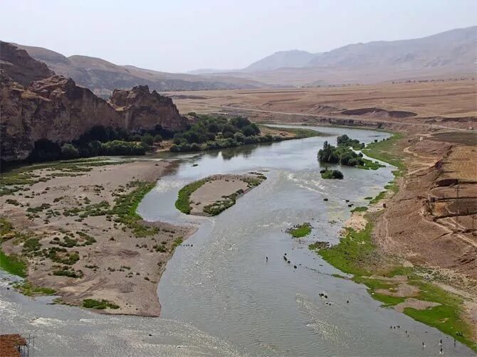 Евфрат река в древности. Река Евфрат река тигр. Река тигр Месопотамия. Долина реки Евфрат. Долина рек тигр и Евфрат.