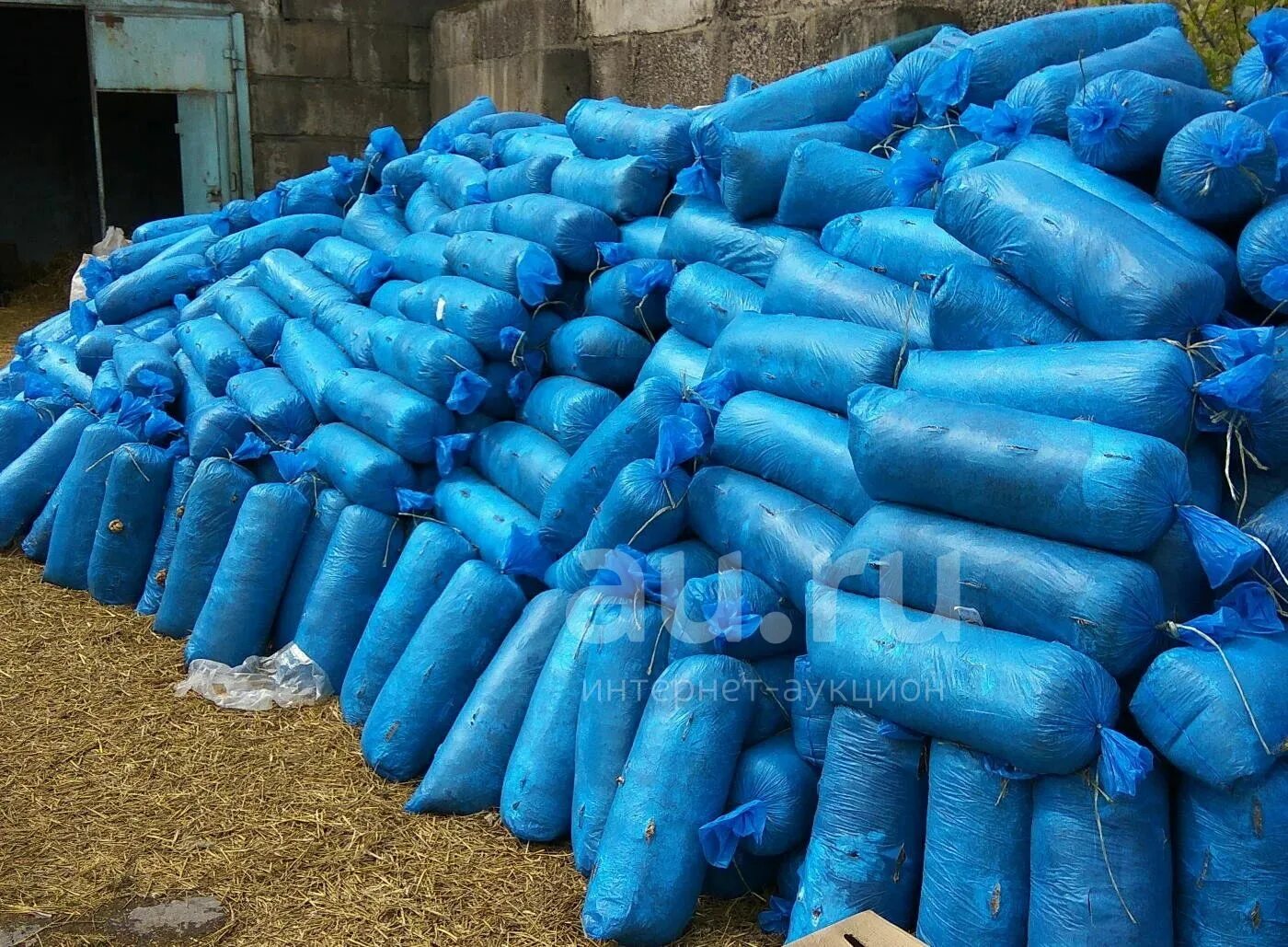 Отработанные грибные блоки. Марс 2 станок для шлакоблоков. Отработка блоков. Отработанные блоки грибов. Виброформа для шлакоблока.