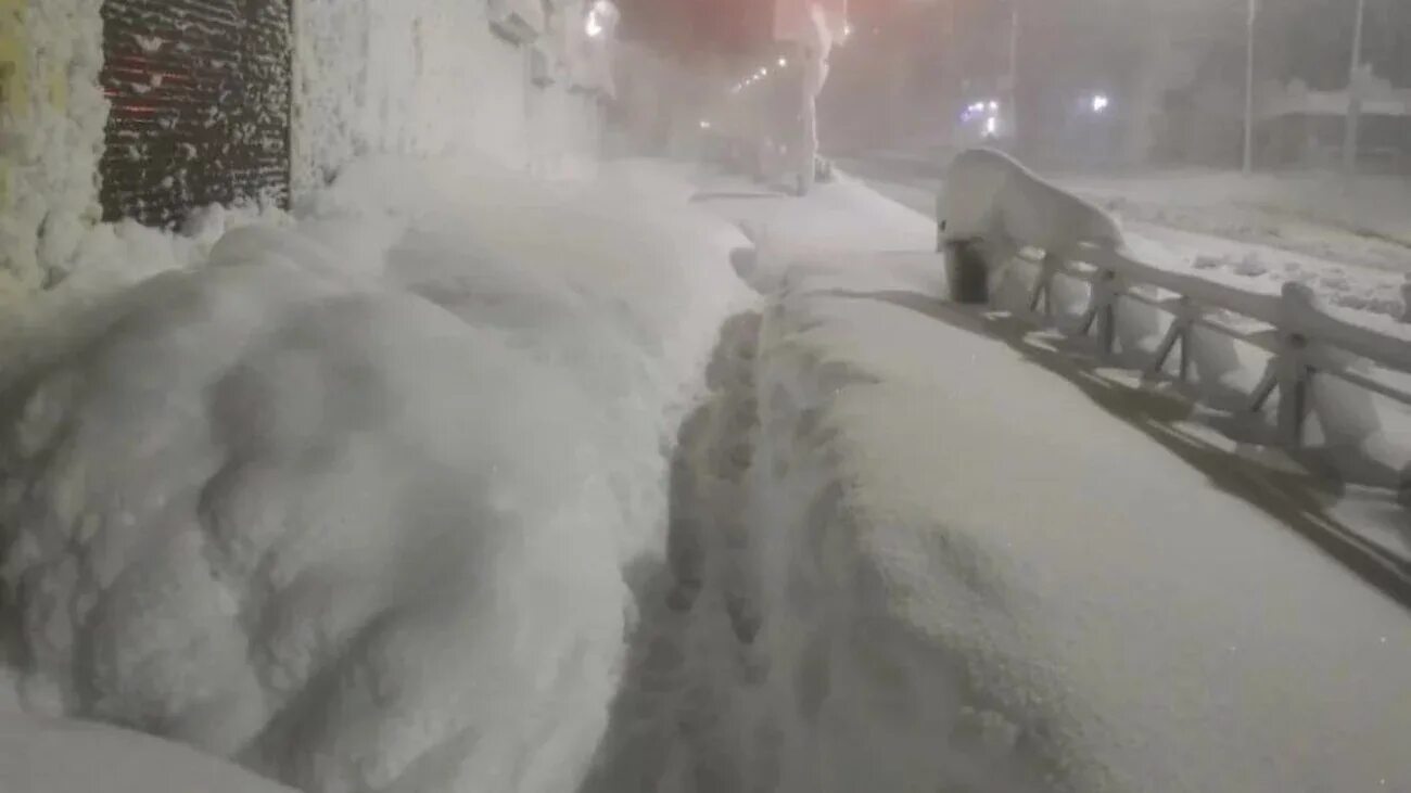 Скульптура из снега в ростове. Ростов снег 2023. Скульптура из снега в ростове. Снежный ростов. Снежный ростов.