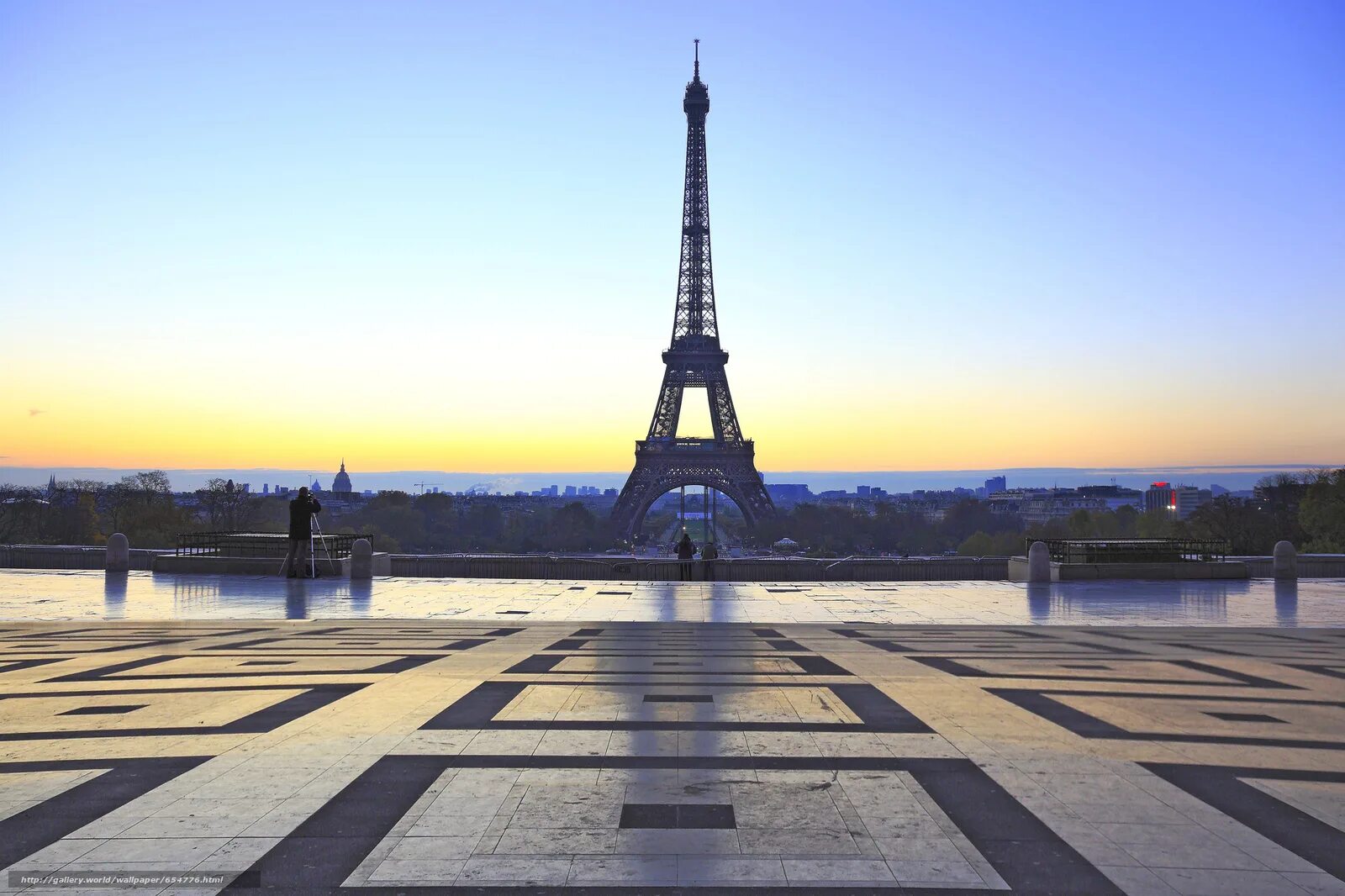 Эйфель башня. Эйфелева башня в Париже. Париж Эйфелева башня площадь. Фон Парижа эльфивая башня.