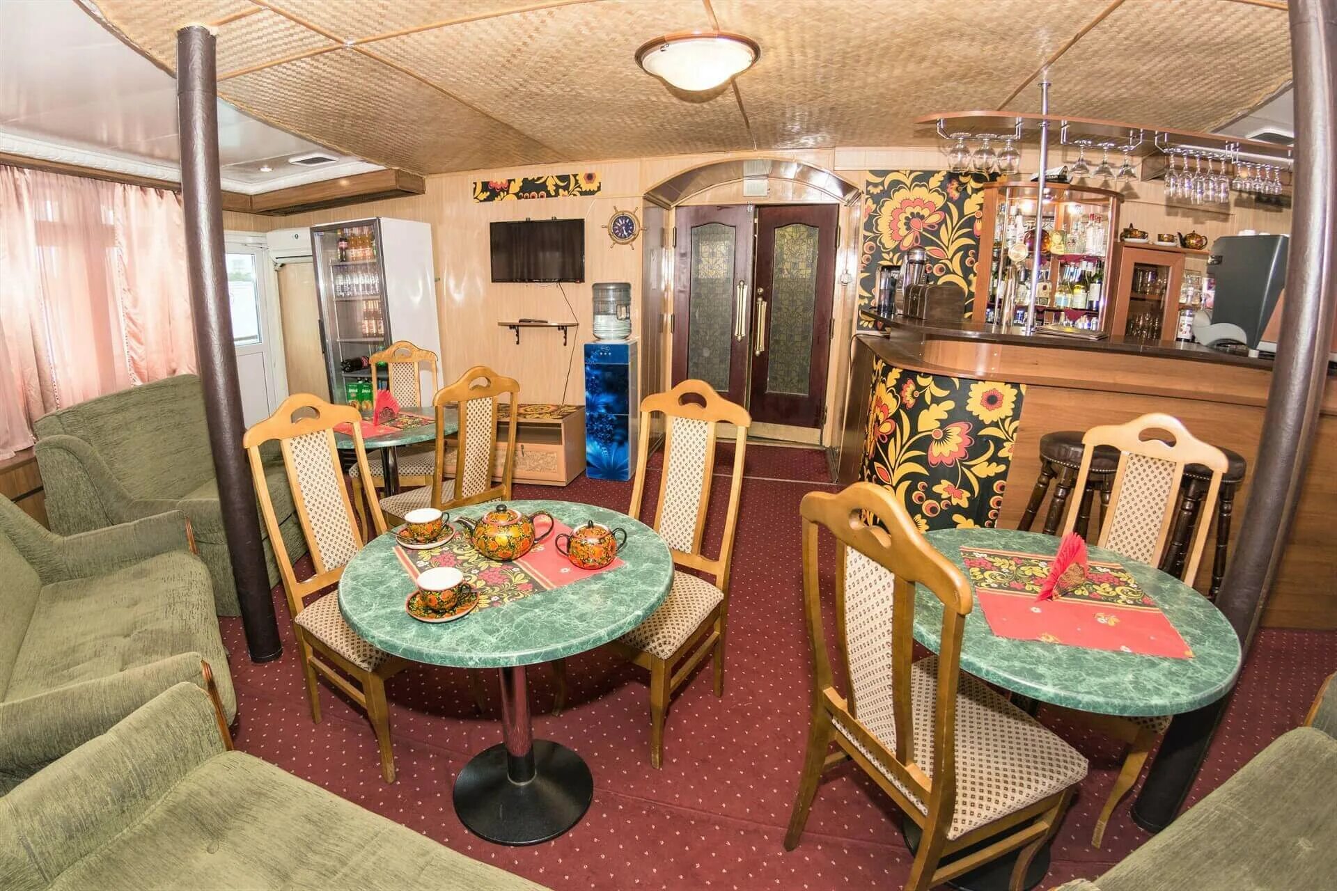 Лайнеры круизные incruises. Msc virtuosa круизный лайнер. Круиз на цезаре. Теплоход ярославна круизы. Круиз на цезаре.
