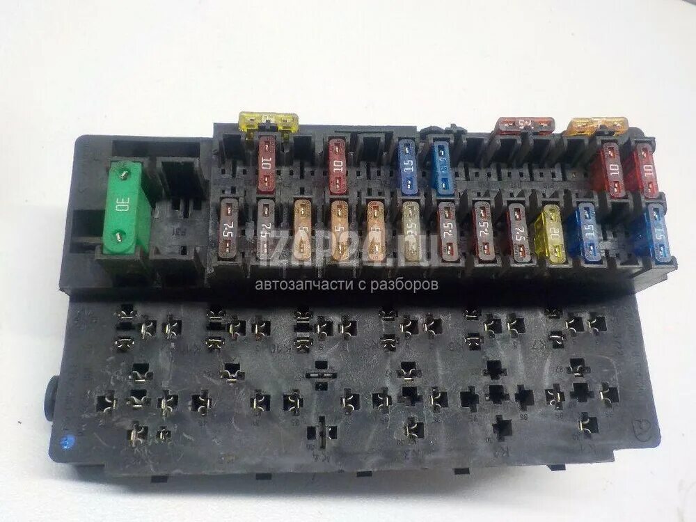 Предохранители гранта купить. Блок предохранителей Гранта подкапотный артикул. Блок предохранителей ВАЗ Гранта катушка.