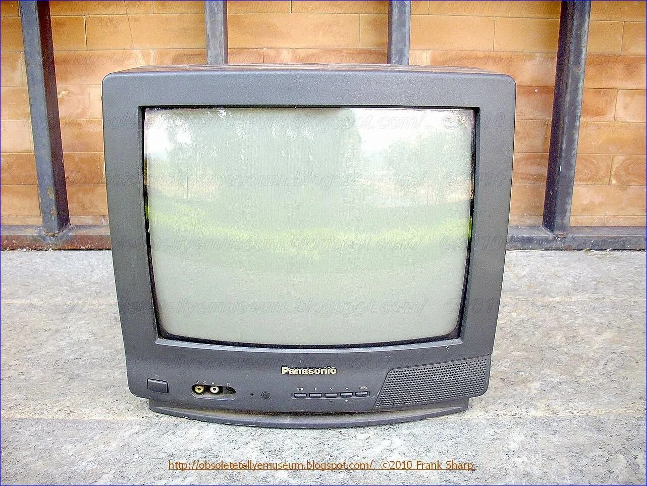 Panasonic TC-14f2. Panasonic TC 14z99m. Телевизор Panasonic 1997. Panasonic Colour TV model TC-14s1d.