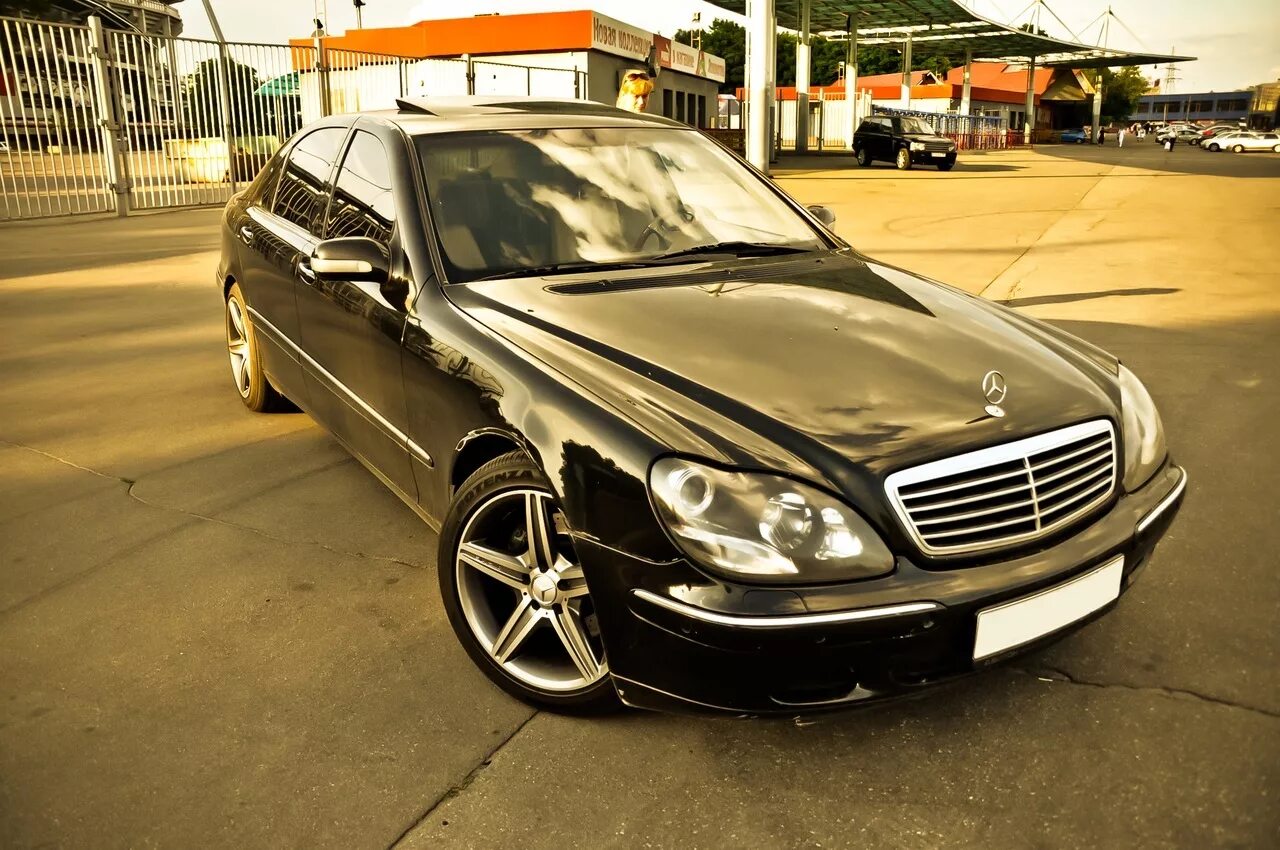 Купить мерседес s500. Mercedes Benz s220. Мерседес 220 кузов. Мерседес s 220 чёрный. Mercedes Benz s class w220.