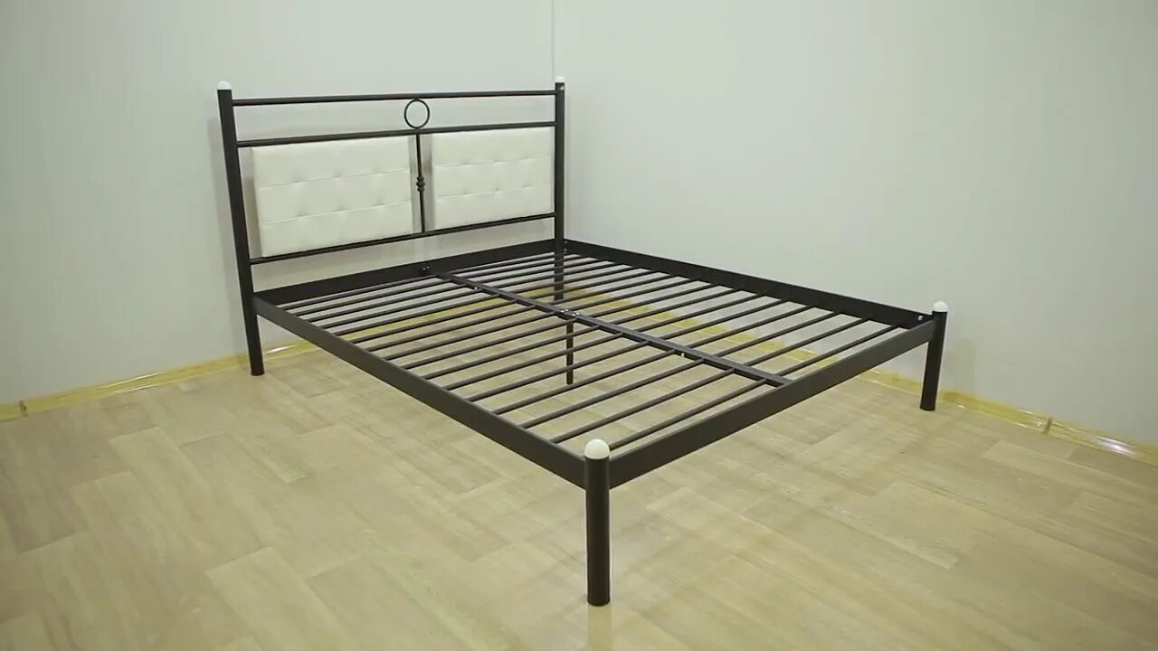 Сборка металлической кровати. Кровать из металла. Кровать из профильной трубы. Металлическая кровать из профильной трубы. Двуспальная кровать из профильной трубы.