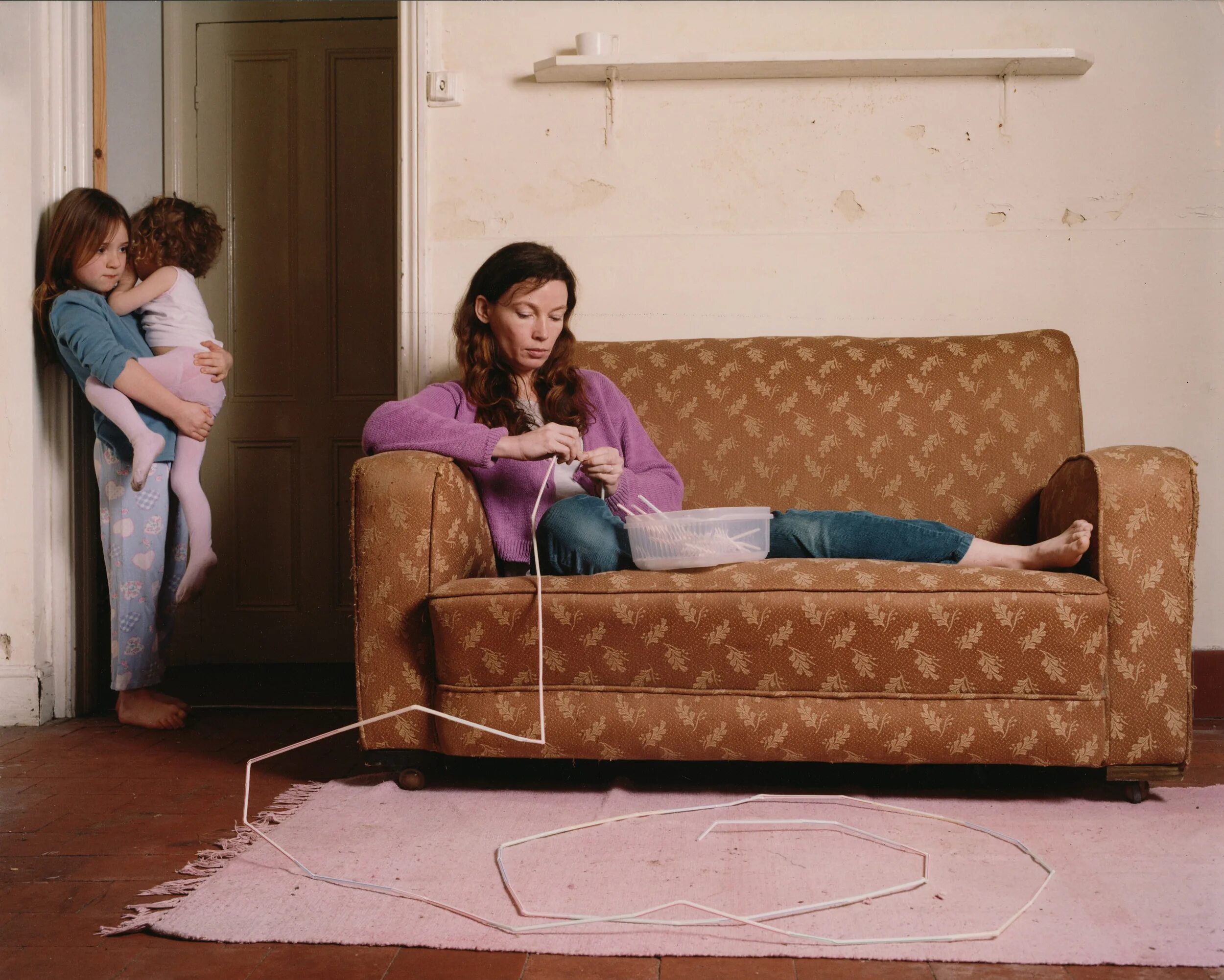 Like mom like daughter. Нарратив в фотографии. Girl Corner time. Corner time Confidential. Corner time sister.
