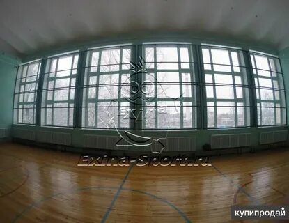 В школьном зале 6 окон