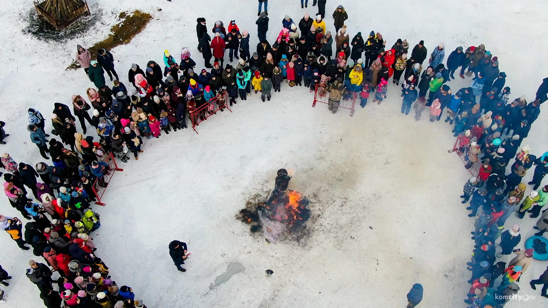 чучело на масленицу фото. празднование масленицы. народные гуляния на масленицу. праздничные мероприятия масленица. масленица в красноярске 2024.