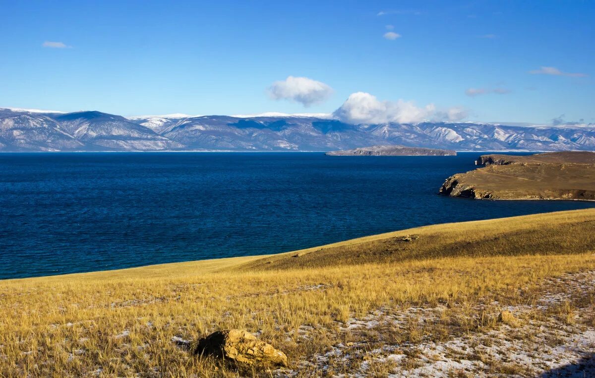 Морской байкал. Озеро Байкал Малое море. Пролив Малое море Байкал. Мыс Уюга на Байкале. Побережье малого моря на Байкале.