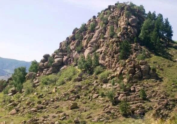 Гора спящий лев бурятия. Гора спящий лев бурятия. Гора омулевка бурятия. Гора спящий лев улан удэ. Гора лев бурятия.