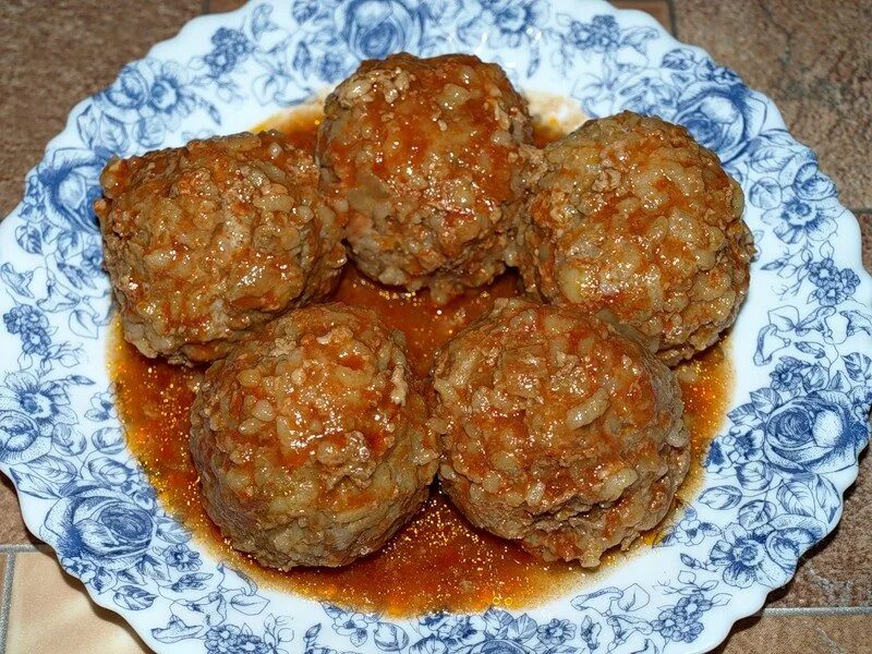 Ёжики с рисом подливкой. Тефтели с рисом с подливкой на сковороде. Тефтельки ежики. Ёжики с подливкой на сковороде. Вкусные ежики с подливкой рецепт.