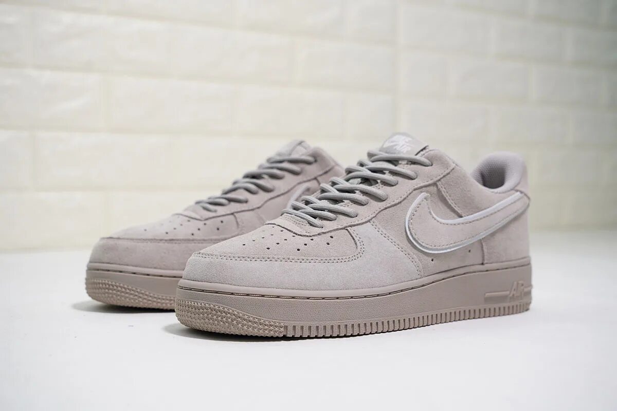 Nike Air Force 1 07 lv8 Suede. Nike Air Force 1 07 lv8 Grey. Nike Air Force 1 07 lv8 серые. Найк АИР Форс 1 серые замшевые. Найк форсы серые